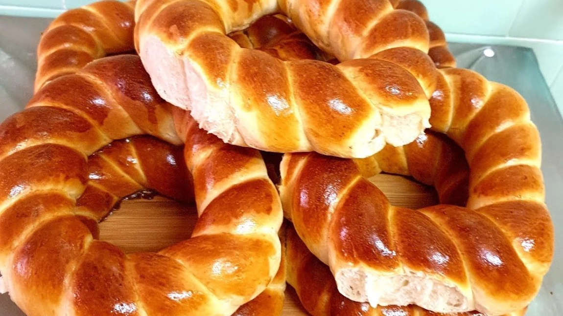 Colaci împletiți făcuți acasă, după rețeta bunicii. Cum să pregătești aluatul perfect