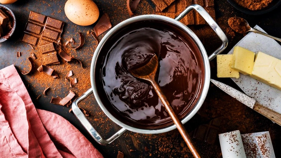 Cea mai bună glazură de cacao pentru prăjituri de casă. Cum să obții un desert fin, gustos și aromat