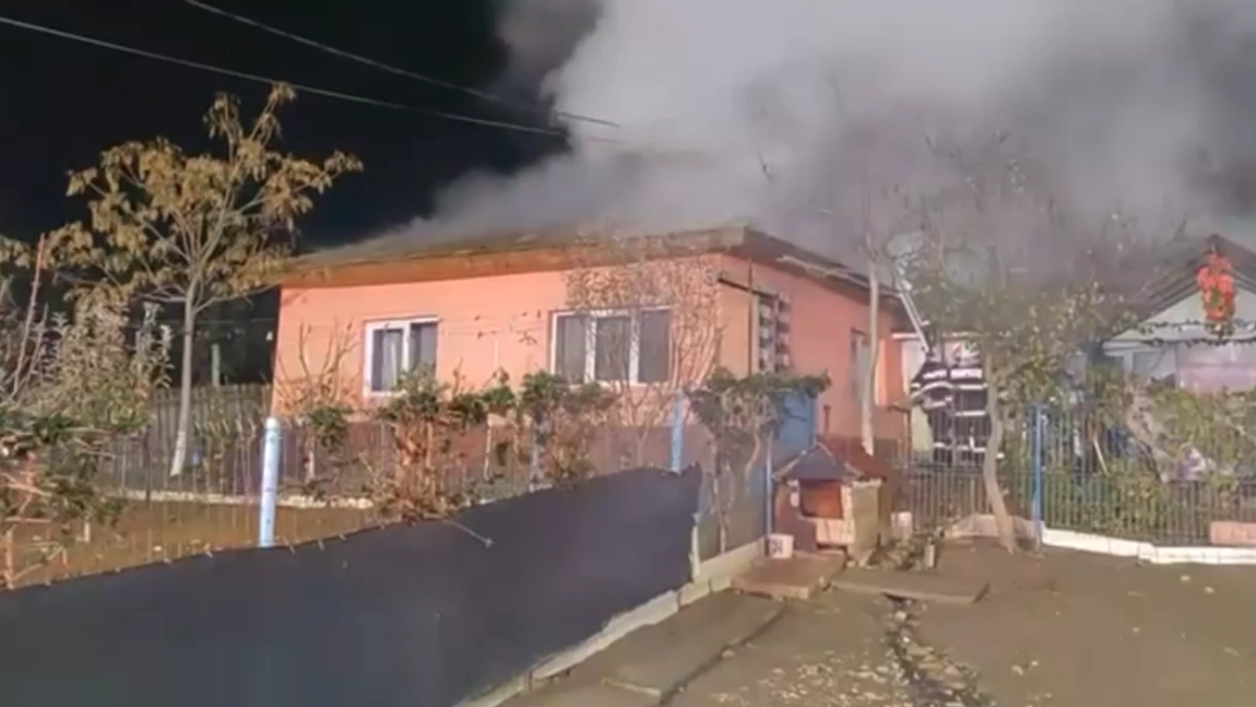 Incendiu la Iași. Flăcările au izbucnit la o casă din Curături - VIDEO, UPDATE
