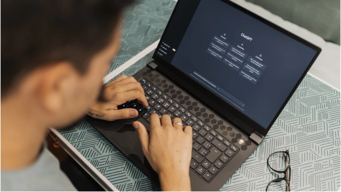 ChatGPT ar putea fi introdus în școli de Open AI