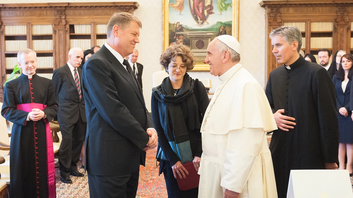 Klaus Iohannis nu se va reîntâlni cu Papa Francisc în Dubai. Suveranul Pontif are o bronșită severă: 