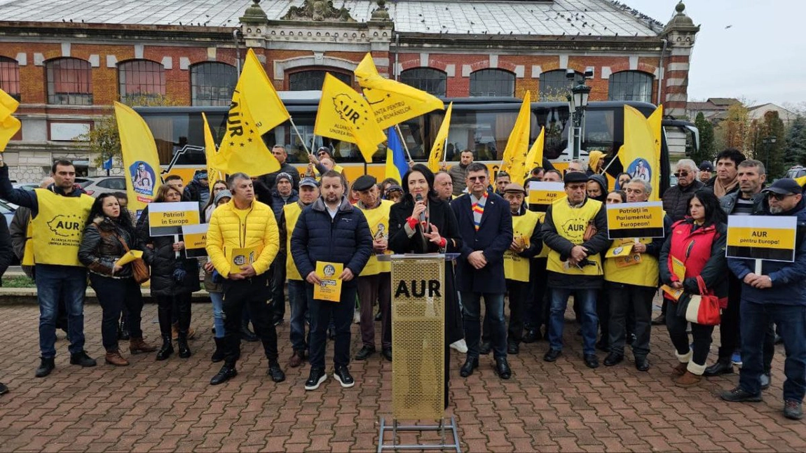Caravana „Patrioți în Europa” a AUR, la Drobeta Turnu Severin. Laura Gherasim: „Suntem alături de voi pentru a vă asculta” - FOTO