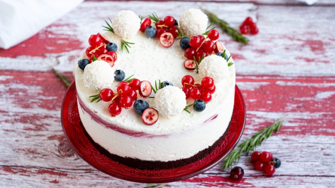 Cum să îi surprinzi pe musafiri cu un tort de Revelion. Iată rețeta marilor cofetari pentru un desert gustos și spectaculos