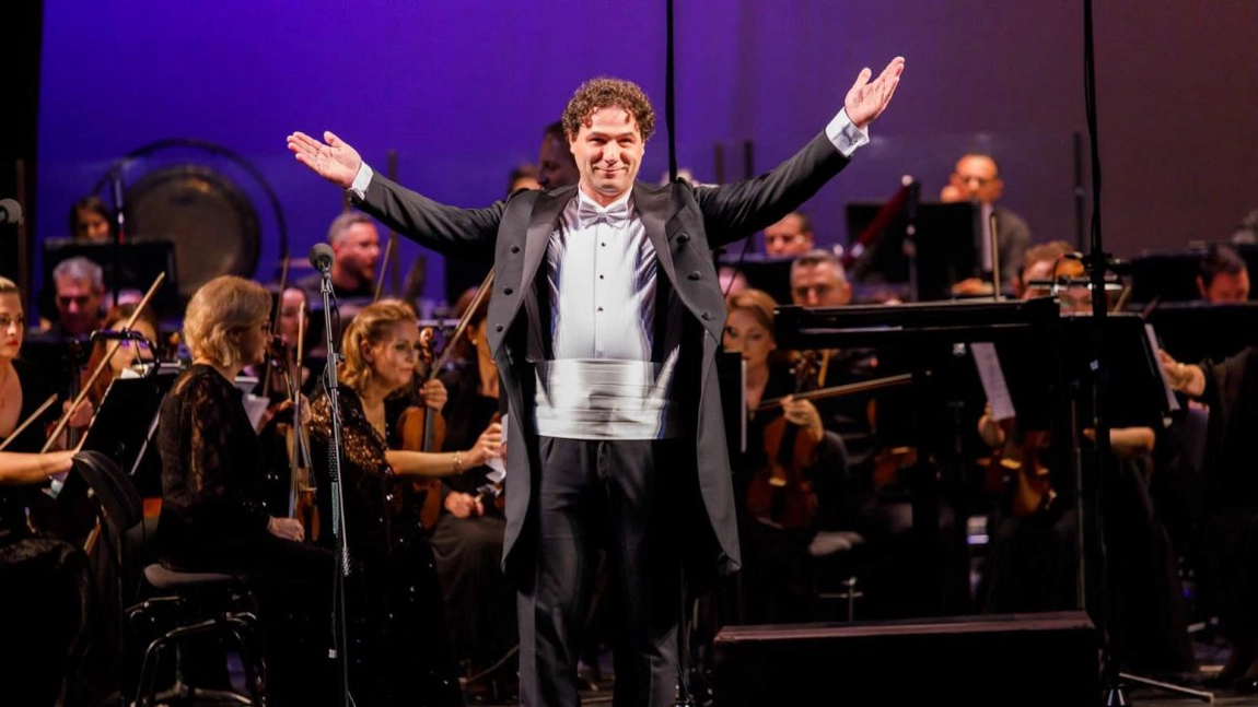 Tenorul Andrei Fermeșanu, managerul interimar al ONRI, a fost invitat să cânte în Grecia