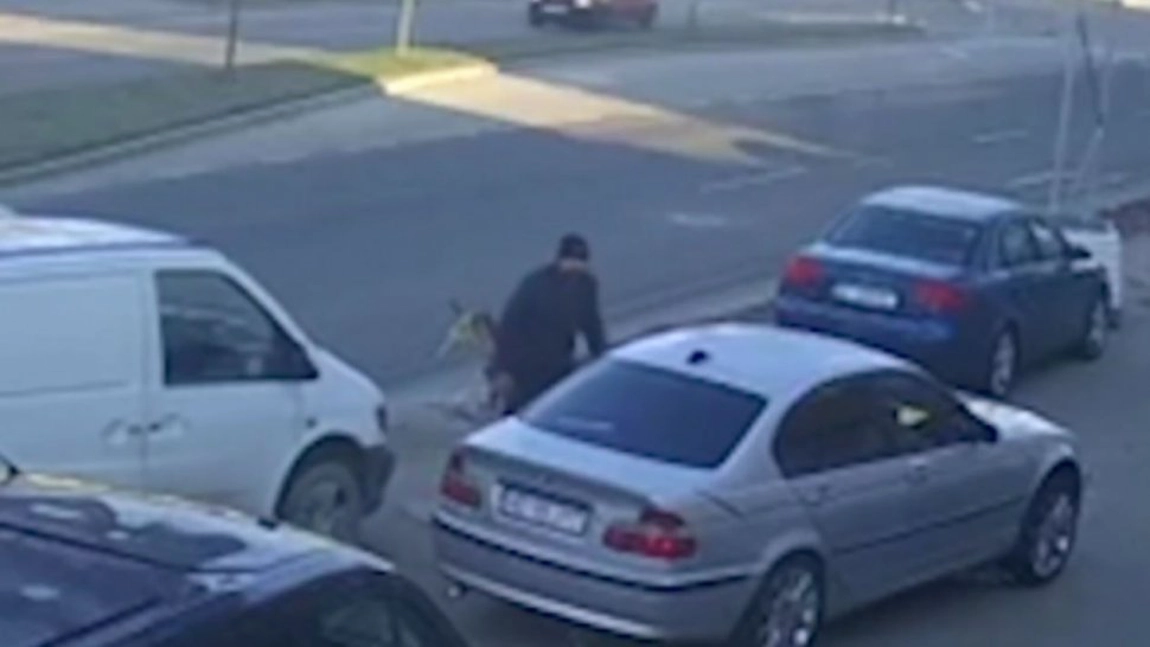 Un bărbat a fost lovit intenționat cu mașina și trântit pe trotuar, în Slatina. Totul a fost surprins de o cameră de supraveghere - FOTO, VIDEO, UPDATE