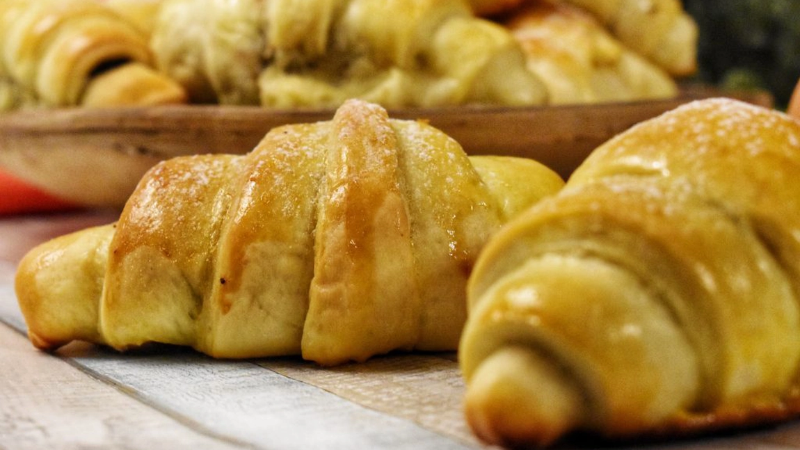 Cornuri pufoase cu unt. Un adevărat răsfăț pentru papilele gustative