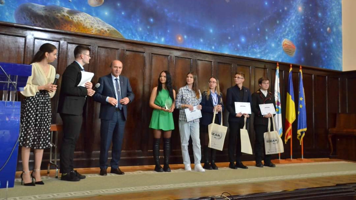 Consiliul Școlar al Elevilor a organizat prima ediție a Galei Elevului Ieșean - GALERIE FOTO