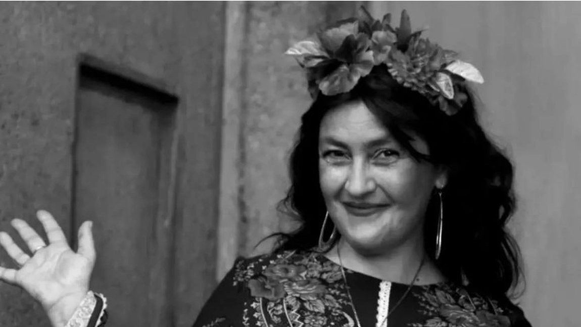 Rona Hartner, înmormântată în rochie albă. Rita Sumalya, fiica artistei, este devastată