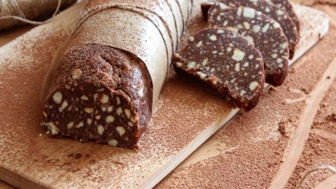 Salam de biscuiți cu margarină. Un desert crocant și aromat