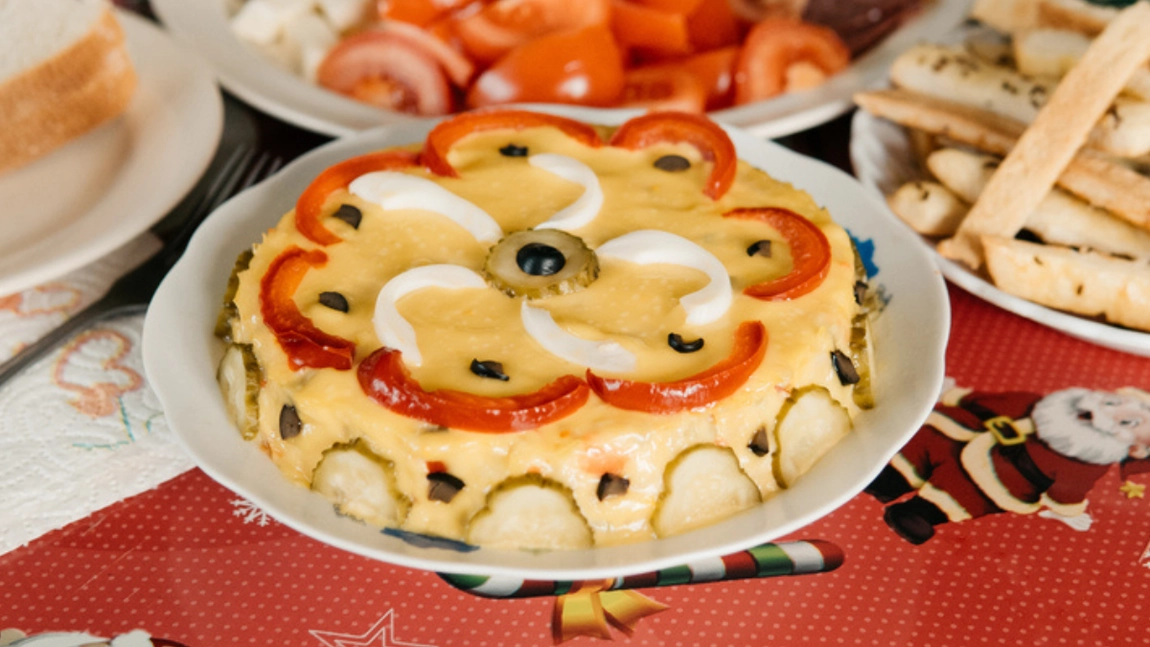 Salata de boeuf cu pui. Cea mai simplă rețetă reinterpretată a felului de mâncare festiv