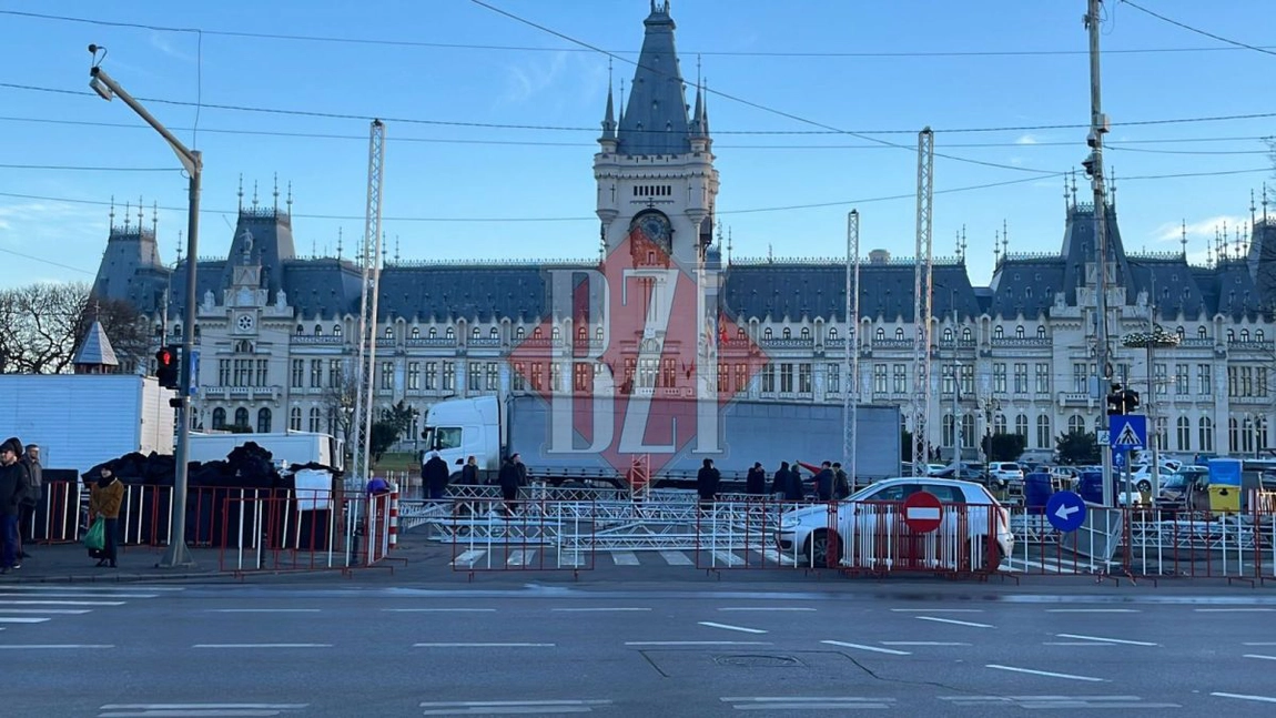 Au început pregătirile pentru Revelion în municipiul Iași. Se montează scena în Piața Palatului Culturii - FOTO