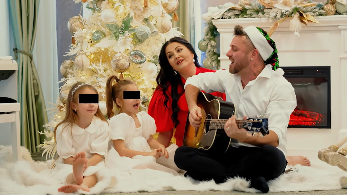 Familia Clonda, jignită grav după ce Tavi a lansat o o piesă de Crăciun. „Cei mai milogi și cei mai înecați după bani”