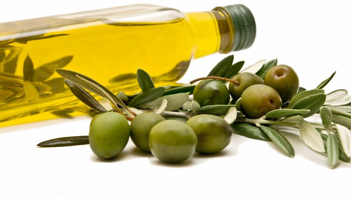 Polițiștii din Spania și Italia au destrămat o bandă internațională care ar fi încercat să vândă ulei de măsline contrafăcut