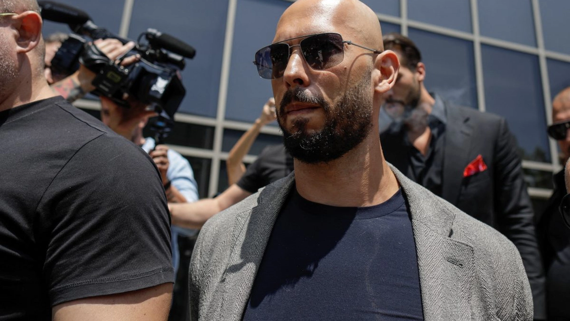 Andrew Tate, câştig de cauză în instanță privind ridicarea sechestrului asupra mașinilor sale de lux