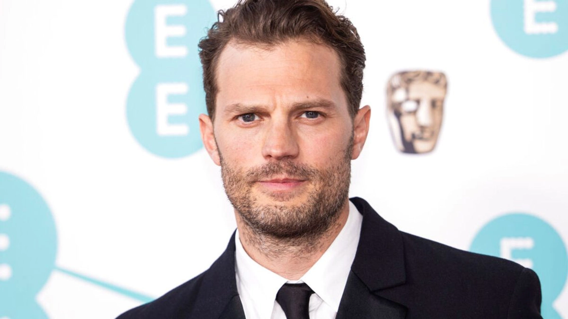 Actorul din 'Fifty Shades of Grey', internat de urgență la spital cu „simptome de atac de cord” din cauza unor omizi toxice