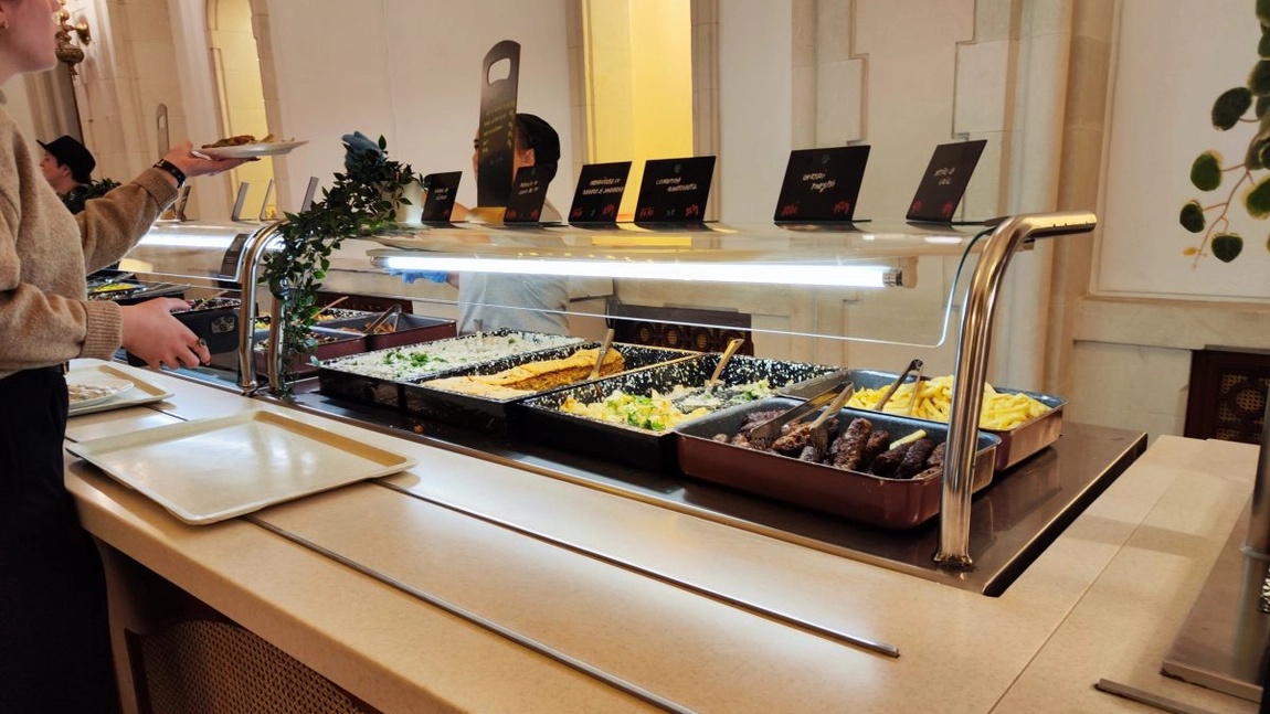 Preţuri de cantină la restaurantul parlamentarilor, în 2024! Cât costă un prânz