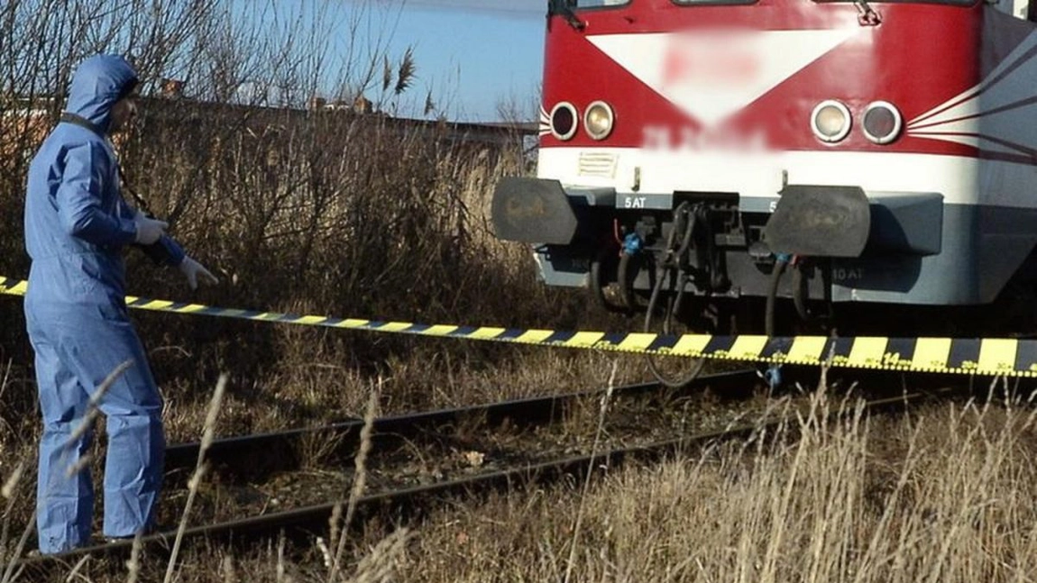 Accident tragic la Roman. Un copil de 14 ani a murit după ce a fost lovit de trenul Suceava - București