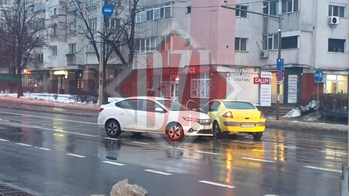 Accident rutier în Nicolina. Tamponare între două autoturisme - FOTO