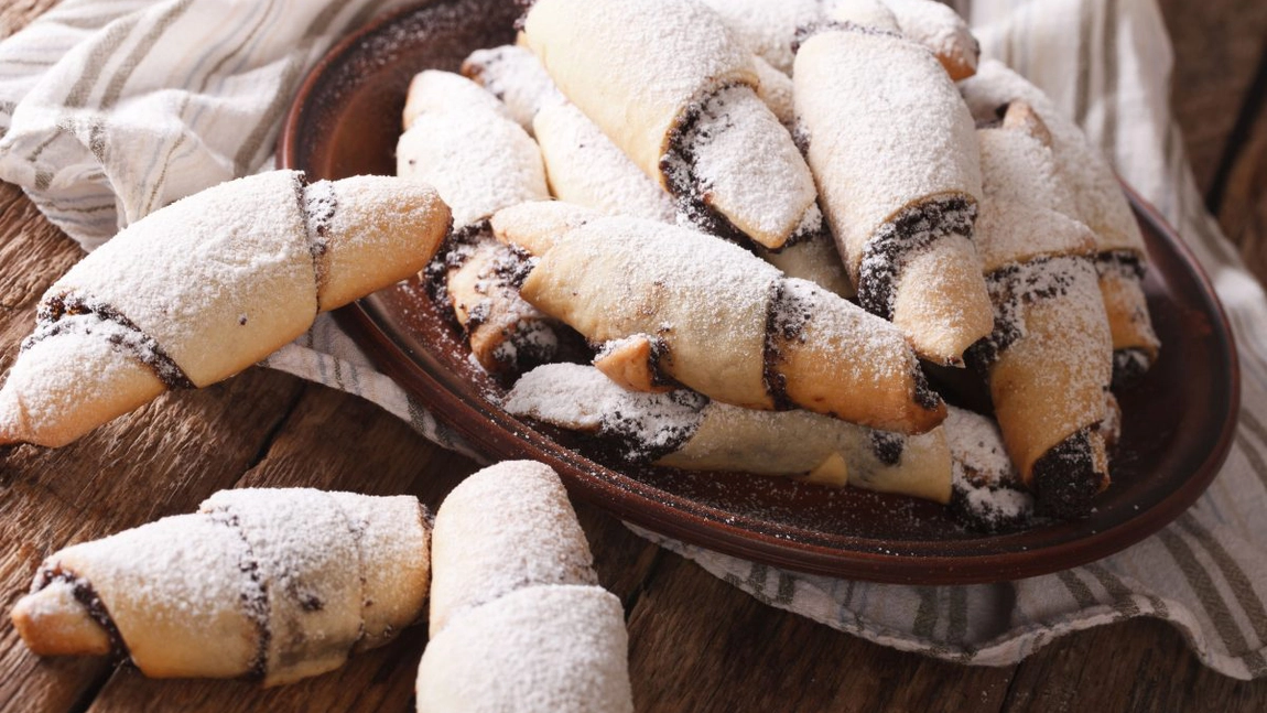 Cornulețe fragede cu margarină și apă minerală. Gustul care te va cuceri imediat