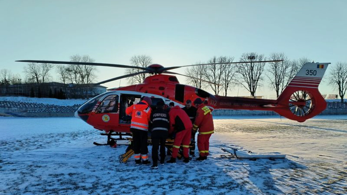 Elicopterul SMURD a fost chemat la Dorohoi! O femeie de 80 de ani, cu boli cardiace grave a fost preluată și transportată de urgență la Iași