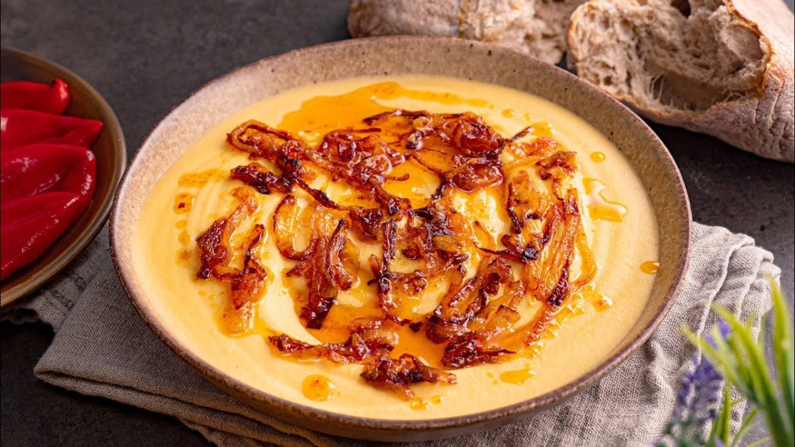 Cu ce se servește fasolea frecată? Opțiuni delicioase pentru o masă copioasă