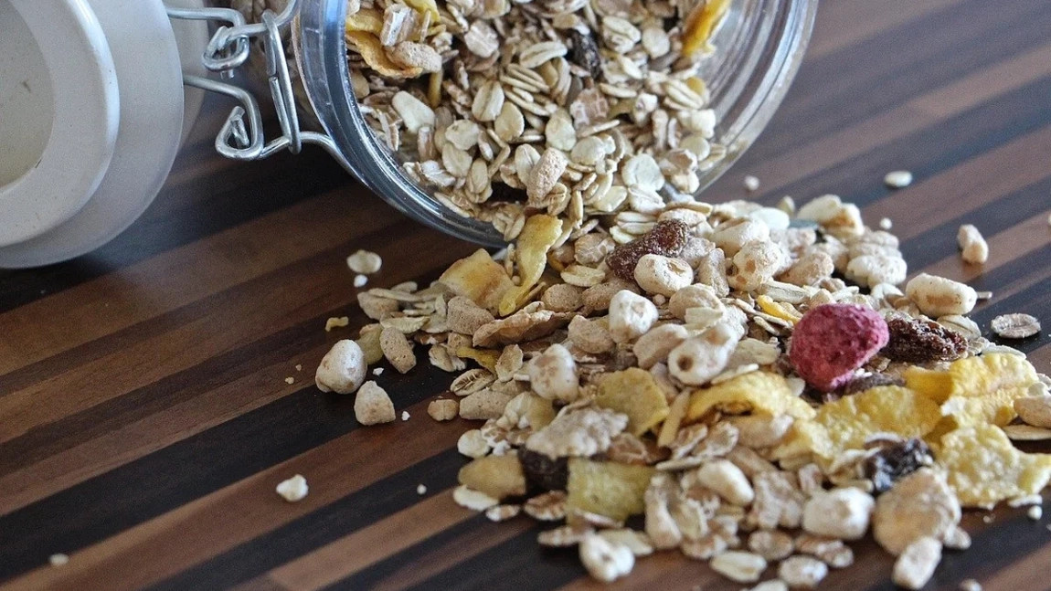 De ce este indicat să consumi fulgi de ovăz fără gluten? Idei de feluri de mâncare în care poți folosi acest aliment