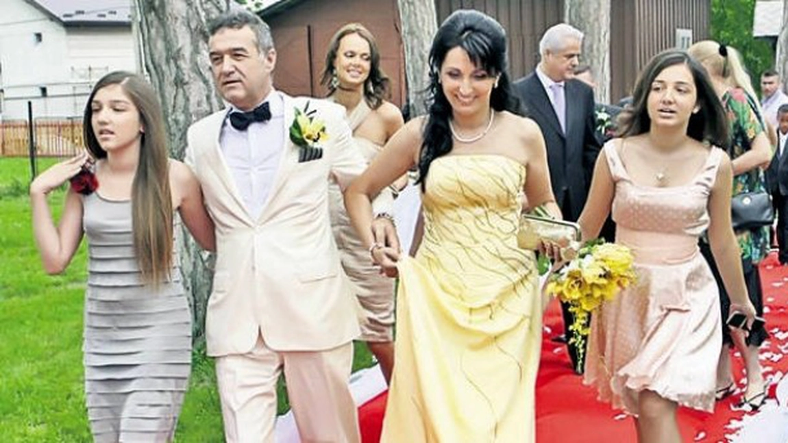 Gigi Becali are trei fete pe care le-a crescut în lux și opulență. Ce limite le-a stabilit afaceristul