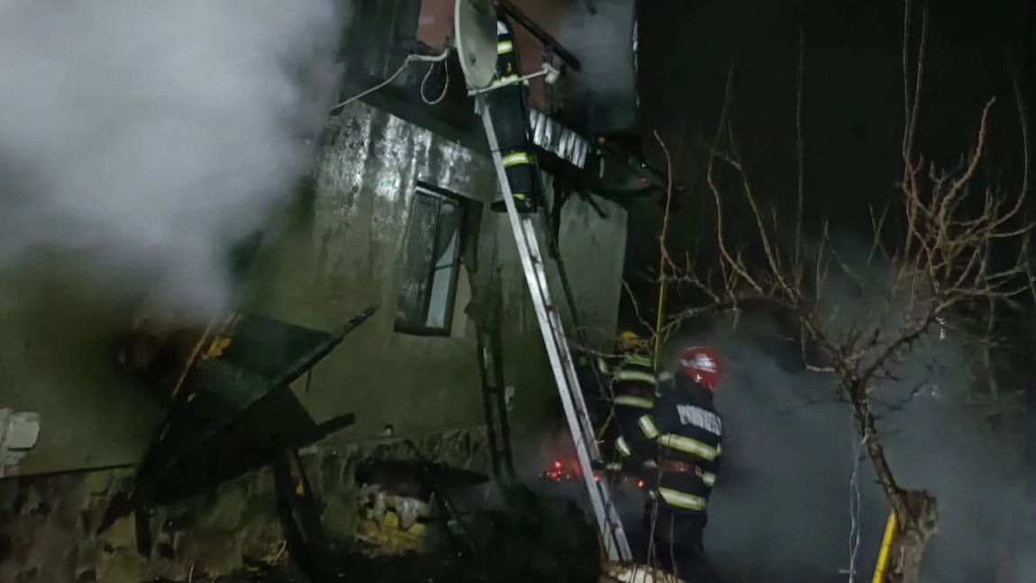Incendiu în județul Iași! O casă de locuit a fost cuprinsă de flăcări - FOTO/VIDEO