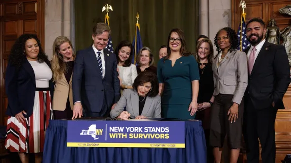 New York extinde definiţia legală a violului. Legea va include mai multe forme de contact sexual neconsensual