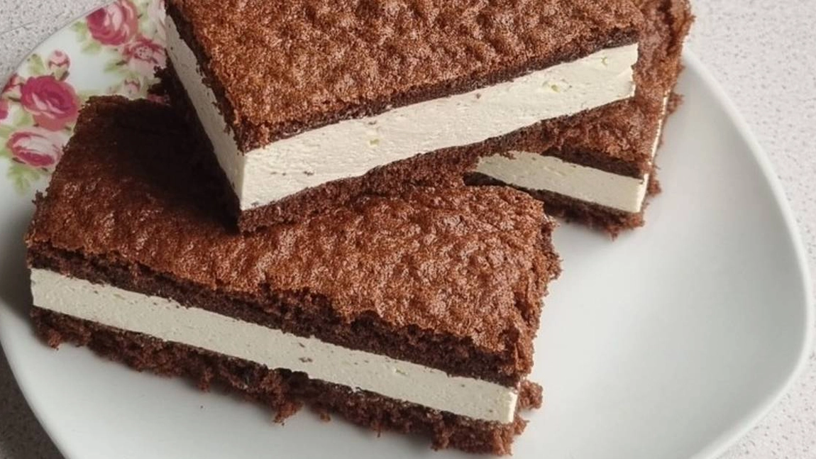 Prăjitură felie de lapte. Un deliciu cremos care va fi apreciat de întreaga familie