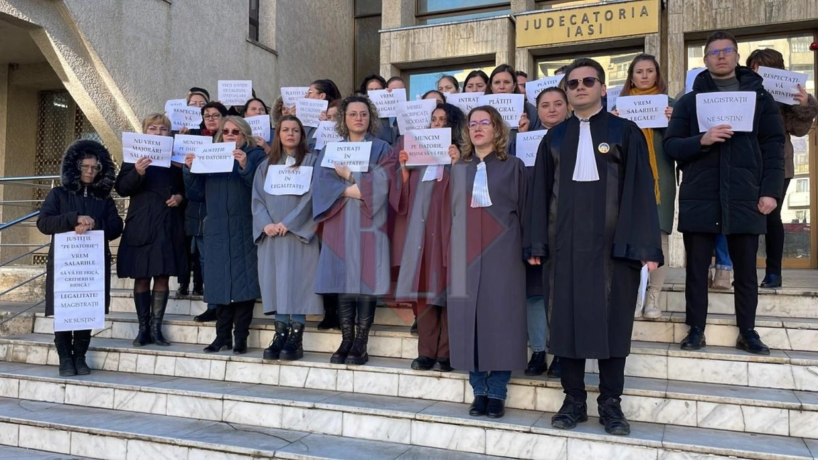 O nouă zi de proteste la Judecătoria Iași. Grefierii nu renunță! - FOTO, VIDEO