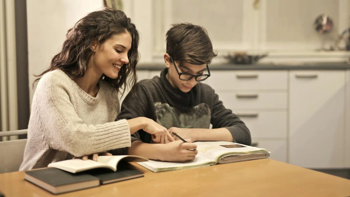 Sancțiunile pentru profesorii care fac meditații contra cost cu elevii de la clasă includ și închisoare de la 6 luni la 2 ani