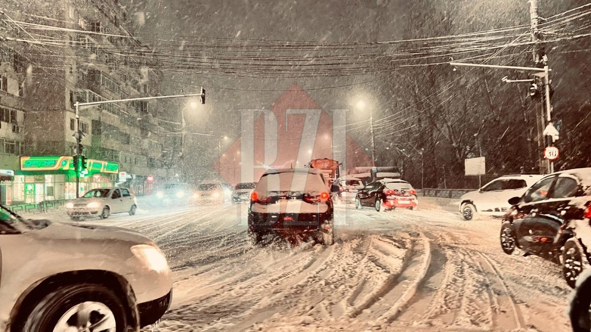 Din cauza viscolului se închid mai multe drumuri. La Iași, stratul de zăpadă a ajuns la 26 cm