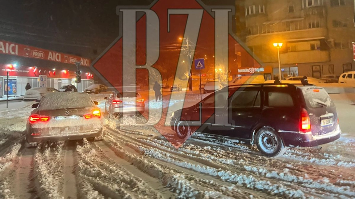Circulația este îngreunată! Șoferii urcă pe rând din Păcurari spre Rediu - FOTO