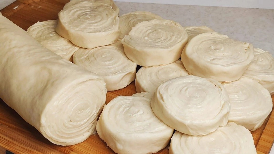 Aluat foietaj cu untură. Ce delicii poți pregăti cu acest aluat fraged și aromat