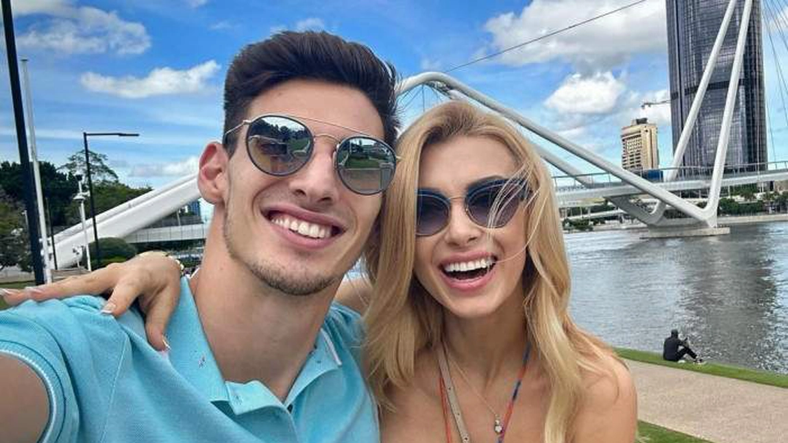  S-a căsătorit sau nu Andreea Bălan cu Victor Cornea?! Artistă a deslușit misterul, după ce i-a pus pe jar pe fani cu ecusonul unde apare scris și numele de familie al iubitului ei