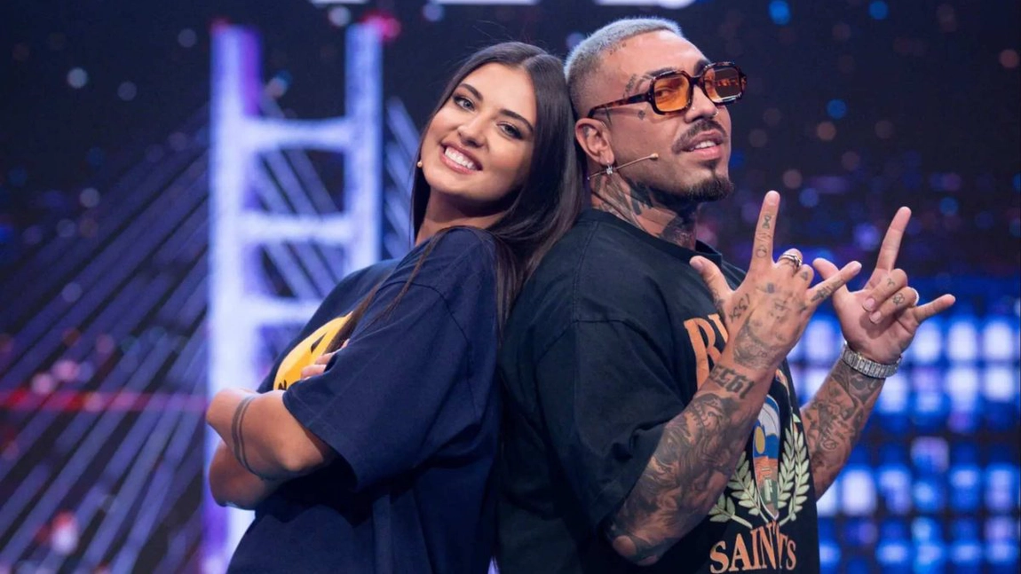 Antonia și Alex Velea locuiesc într-o casă de vis. Vila este situată pe malul unui lac