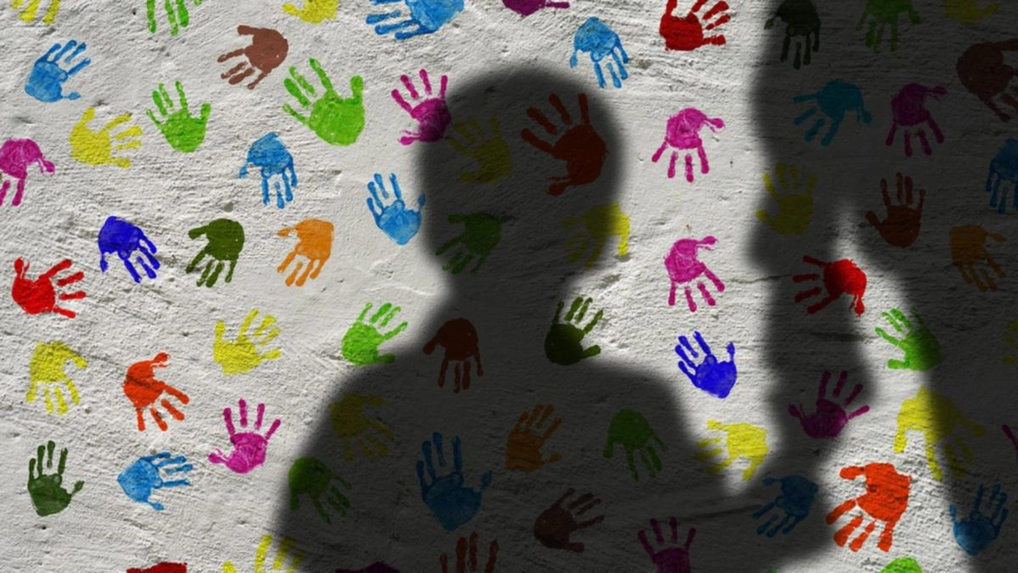 Educatoarea de la „grădinița groazei” din Popești-Leordeni a fost plasată sub control judiciar: „Băi, vă crăp capul!”