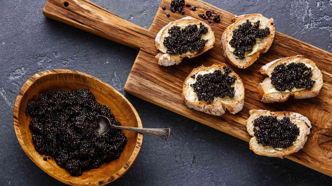 Prin ce se deosebesc icrele negre de caviar. Puțini oameni știu acest lucru