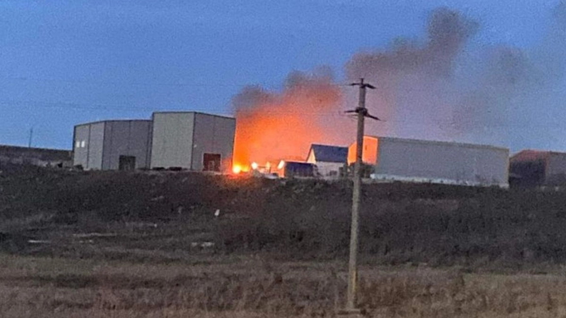 Incendiu în localitatea Lețcani, județul Iași. Flăcările au cuprins o autoutilitară - VIDEO, UPDATE