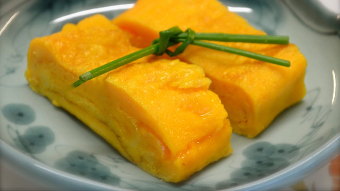 Omletă japoneză în straturi. Tehnica utilizată pentru un tamagoyaki perfect