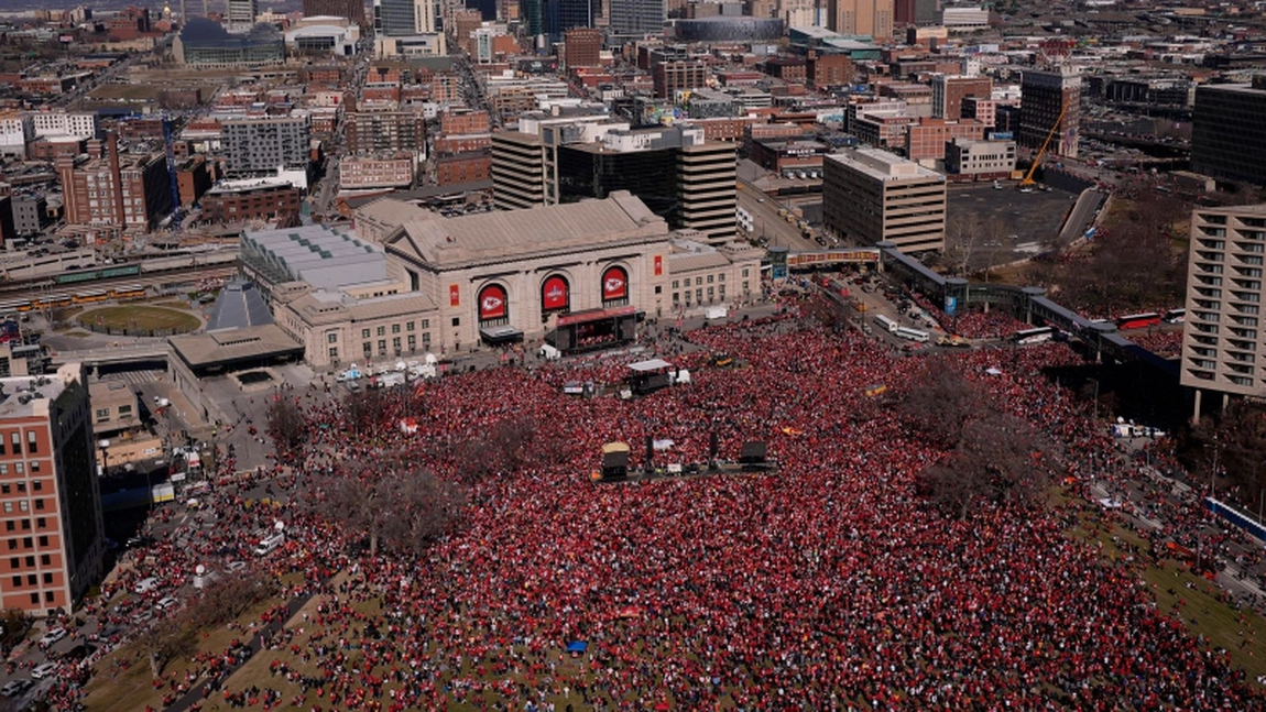 Mai multe persoane au fost rănite de focuri de armă la parada victoriei de la Super Bowl