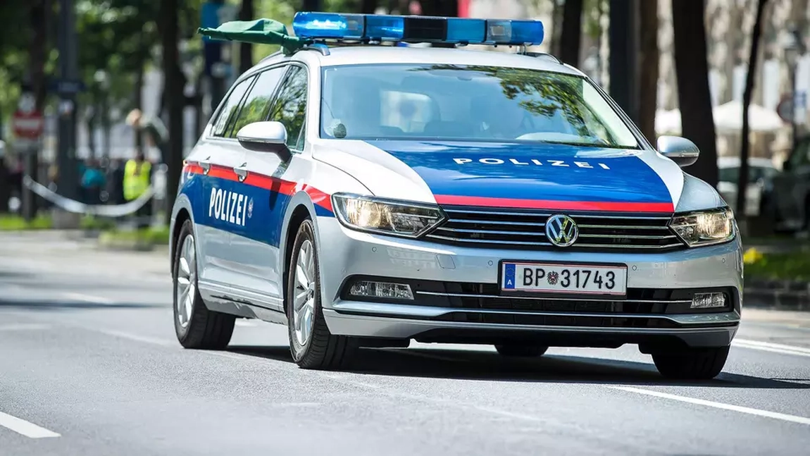 Român împușcat de proprietar în timpul unui jaf, în Austria. Hoțul a căzut în grădină, iar ceilalți doi complici au luat-o la goană