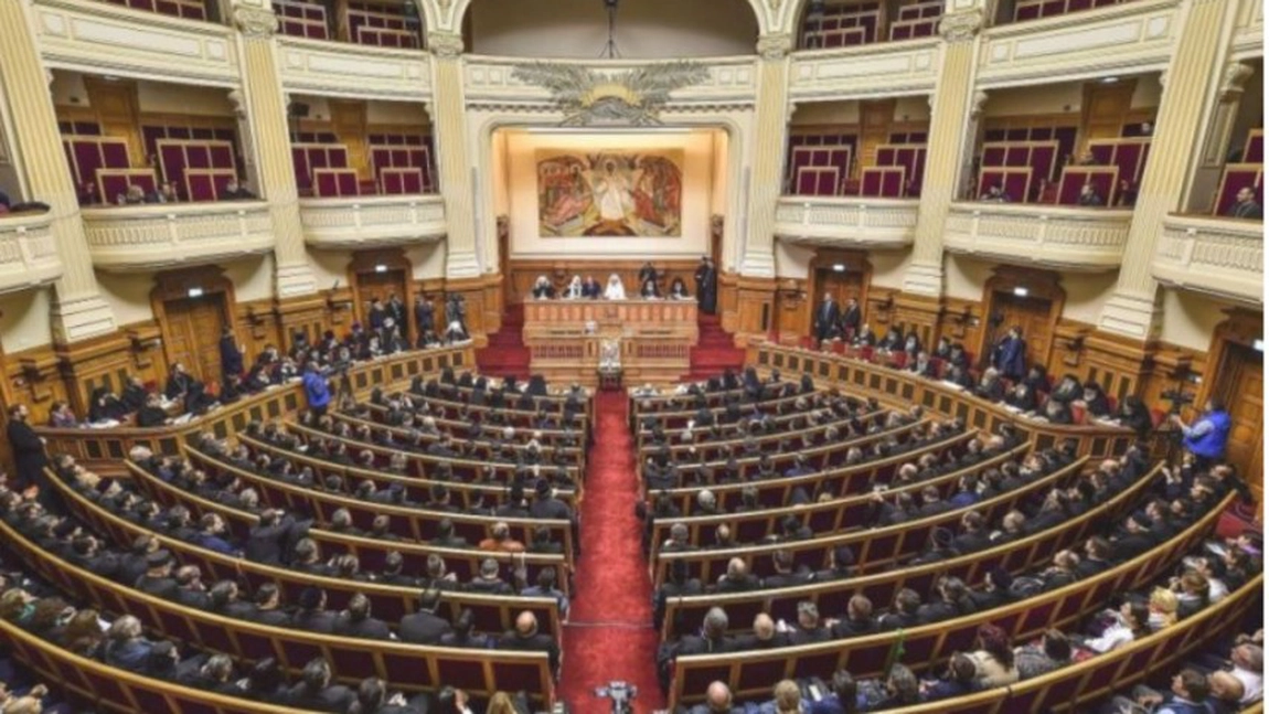 Noi hotărâri ale Sfântului Sinod al Bisericii Ortodoxe Române. Relația cu cei din Ucraina, alegerile din România și verificări interne