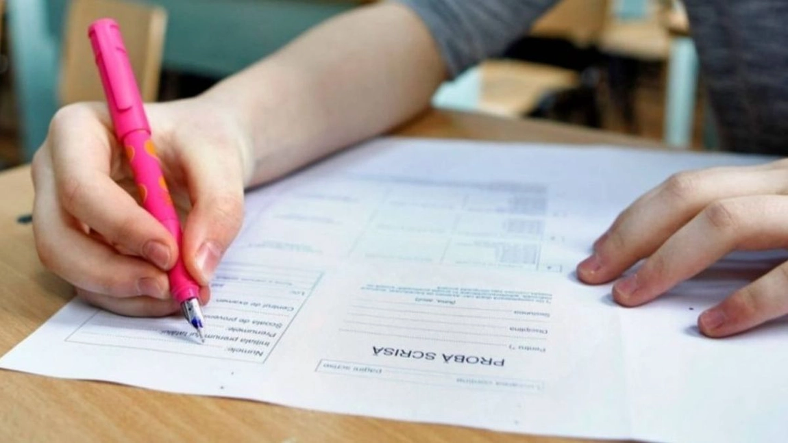 Peste 8.000 de elevi de clasa a VIII-a din școlile ieșene sunt așteptați să participe la Simularea Evaluării Naționale organizate de Ministerul Educației