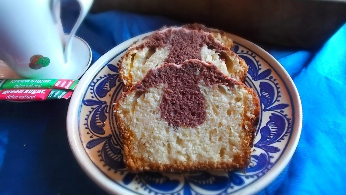 Chec cu lapte, nuci și cafea. Rețeta pentru o prăjitură pufoasă ca un nor!