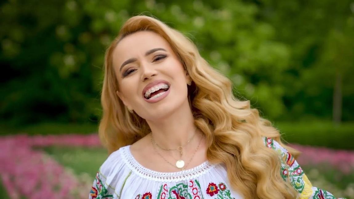 Lavinia Bîrsoghe, una dintre angajatele Ansamblului Folcloric „Maria Tănase”, despre secretele din spatele instituției. „Mă jigneau. Plecam plângând”