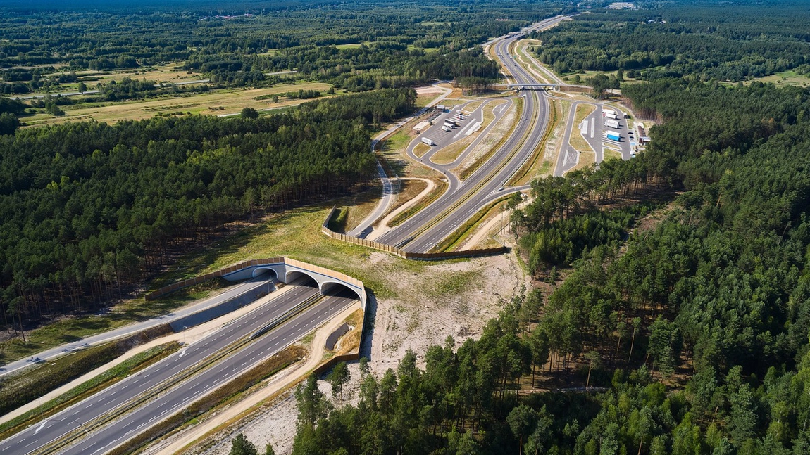 Autostrada Via Carpatia va avea sute de kilometri pe teritoriul României. Când va fi gata cel mai important coridor rutier