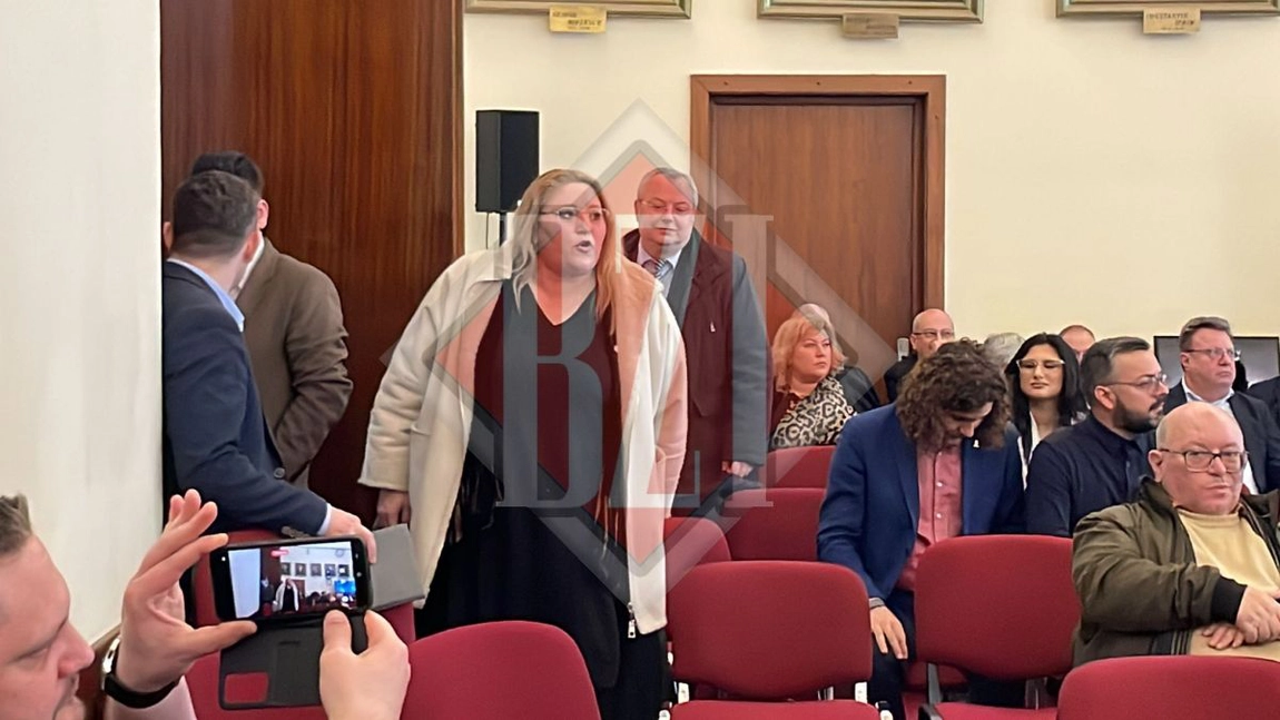 Senatoarea Diana Șoșoacă, în timpul ședinței de Consiliu Local: „Un act de înaltă trădare a făcut Chirica! Mă gândesc foarte serios să candidez la Primăria Iaşi” - VIDEO