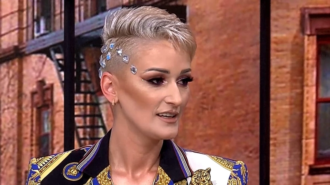 Cum arăta Gabriela Lucuțar înainte de a deveni celebră. „Regina Întunericului” atrage mereu privirile cu look-ul său excentric